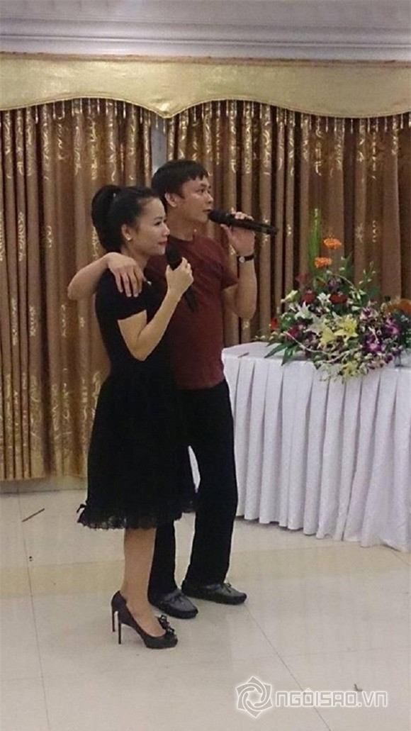 Tới tháng 9/2014, những hình ảnh Hà Hồ bị bắt gặp cặp kè với trai lạ được tung ra, tin đồn cô hẹn hò với đại gia kim cương bùng nổ.