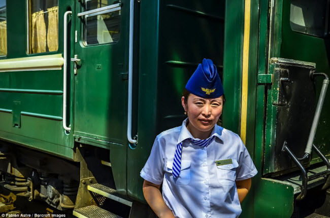 “Tôi đã dừng ở Mông Cổ và tham quan đất nước này trong 1 tháng, trước khi di chuyển bằng tàu từ Ulan Bator tới Moscow”, Astre nói.