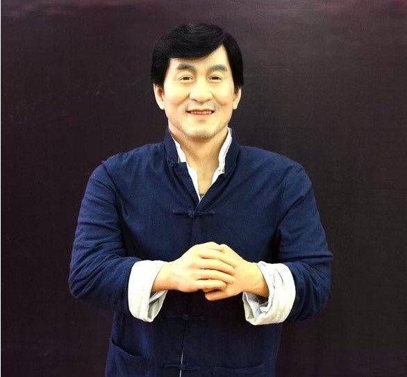 Nhiều người cho rằng hiện tượng "bản gốc một đằng, tượng sáp một nẻo" có thể tác động tiêu cực đến suy nghĩ của thế hệ sau về ngoại hình ngôi sao đầu thế kỷ 21. Đa số khách tham quan không thể nhận ra đây là Thành Long.