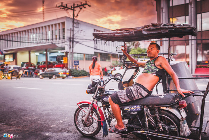 ...hoặc xe tricycle.