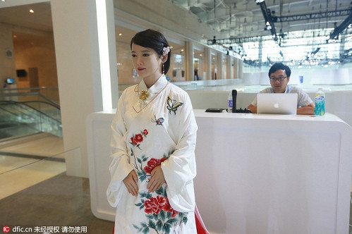 Nàng robot giống hệt người thật.