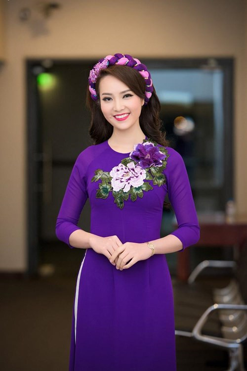 Tối qua, Á hậu Thụy Vân đảm nhận vai trò người dẫn chương trình của show 'Xuân phát tài' diễn ra tại Trung tâm Hội nghị Quốc gia Hà Nội.