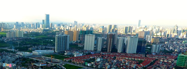 Làng Cót (quận Cầu Giấy) nổi tiếng Hà thành xưa nay đã biến thành khu đô thị với các tòa chung cư, khu biệt thự cao cấp. Xa xa là tòa nhà Lotte cao thứ nhì Việt Nam tại địa bàn quận Ba Đình.