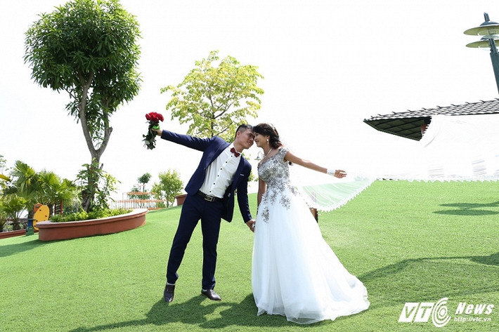Trước khi cưới, Thúy và Thuận đã gặp phải sự phản đối quyết liệt từ gia đình 2 bên. Nhưng sau đó, cặp đôi đã cùng nhau vượt qua bao khó khăn, thăng trầm trong cuộc sống để đi tới hôn nhân. Hai bạn trẻ tiết lộ, đám cưới sẽ được tổ chức vào ngày 12/11 sắp tới.