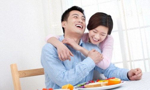 Người chồng hoàn hảo hôm nay có thể đang chuẩn bị hoa tặng vợ hoặc đang hì hụi trong bếp cho một bữa ăn bất ngờ. Tuy nhiên, một người hôm nay không tặng hoa cũng không quà, họ sống như những ngày bình thường khác cũng chưa chắc là một người chồng tồi.