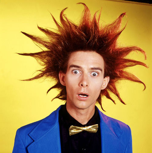 3. Yahoo Serious Yahoo Serious sinh năm 1953, là một diễn viên và đạo diễn người Úc. Bộ phim nổi tiếng nhất của ông có tên Young Einstein, đạt doanh thu 100 triệu đô trên toàn thế giới. Vào năm 2000, Yahoo đã kiện công ty Yahoo vì công ty này lấy thương hiệu trùng tên với ông. Tuy nhiên, vụ kiện đã bị bác bỏ do Yahoo Serious không thể chứng minh những rắc rối và thiệt hại mà cái tên mang lại cho mình.