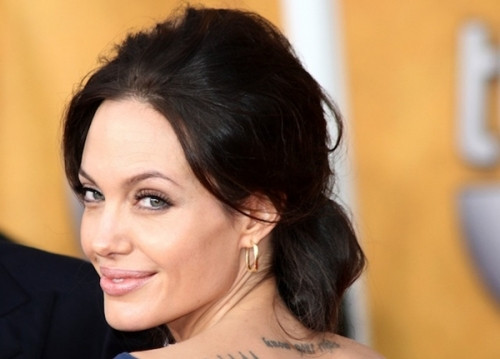 Đây chính là khoảnh khắc chứng minh rằng, đôi môi của Angelina Jolie vẫn đẹp hoàn hảo cho dù không được sự trợ giúp của mỹ phẩm.