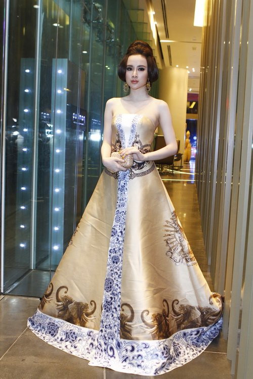 Angela chỉ thừa nhận mình sửa mũi chứ không sửa ở vị trí nào khác.
