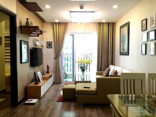 Căn hộ vừa phải nên sử dụng chủ yếu các món đồ nội thất theo phong cách hiện đại, đơn giản.