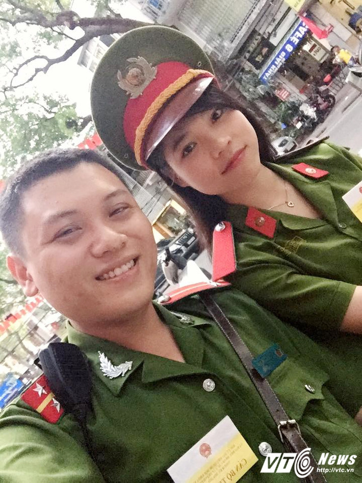Trong các kỳ thi, Nga còn hướng dẫn và giúp các bạn trong lớp ôn luyện để đạt kết quả cao.