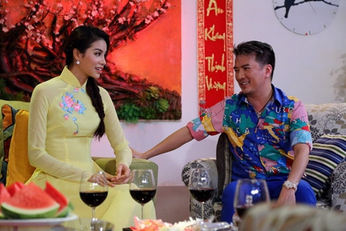 Bên cạnh đó, Hoa hậu Hoàn vũ Việt Nam 2015 đã từng nhận được nhiều lời khen, điển hình là từ Đàm Vĩnh Hưng: “Phạm Thị Hương rất chuyên nghiệp, đẳng cấp trong từng khoảnh khắc xuất hiện. Không chỉ đẹp, cô còn vô cùng thông minh và mạnh mẽ, điển hình cho một người con gái hiện đại”.