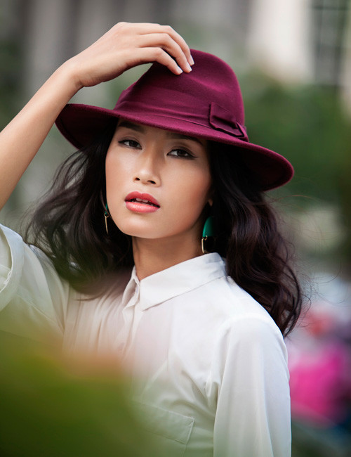 Người mẫu Trang Khiếu – một trong những thí sinh đồng hành cùng Phạm Hương ở Vietnam’s Next Top Model mùa đầu tiên chia sẻ suy nghĩ: “Đã từng ở cùng nhà chung trong cuộc thi tìm kiếm người mẫu, tôi quan sát thấy Hương là một cô gái có ý chí mạnh mẽ và rất chăm chỉ”.