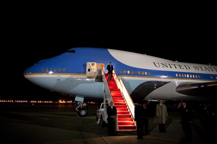 Theo Trang Defensemedianetwork, hệ thống phòng thủ của chuyên cơ Air Force One chở tổng thống Mỹ (Không lực 1 - là số hiệu được bộ phận điều khiển không lưu dùng để gọi bất kỳ một chiếc phi cơ phản lực nào chuyên chở tổng thống Mỹ) có 5 thiết bị AN/ALQ-204 Matador được đặt ở đuôi và phía sau 4 động cơ của máy bay.