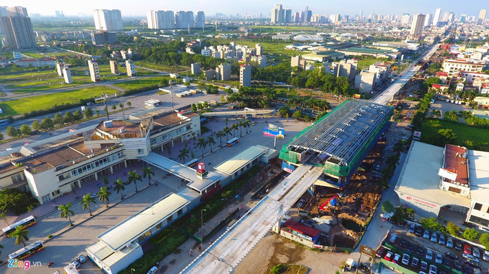 Tuyến đường sắt bao gồm 12 ga Cát Linh, ga Đê La Thành, ga Thái Hà, ga Đường Láng, ga Đại học KHTN, ga Vành đai 3, ga Thanh Xuân 3, ga Hà Đông, ga Văn Khê, ga La Khê, ga Ba La và điểm cuối là ga bến xe Yên Nghĩa (ảnh). Tàu sẽ hoạt động từ 5h - 22h hàng ngày, kể cả ngày lễ.