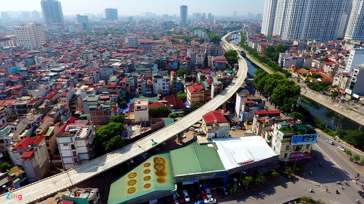 Dự án có chiều dài tuyến đi trên cao là 13,05 km (từ Cát Linh đi Hà Đông), khổ đường 1.435 mm và 12 nhà ga trên cao (gồm 2 nhà ga trung chuyển Cát Linh và Đại học Quốc gia); khu Depot rộng 19,6 ha tại Hà Đông.