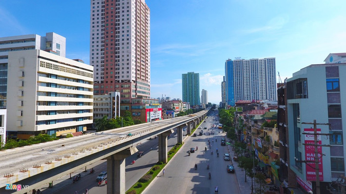 Tuyến đường sắt chạy từ Nguyễn Trãi về Trần Phú (quận Hà Đông).