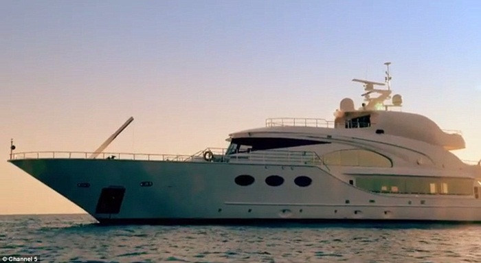 Siêu du thuyền Fathom có giá 50 triệu USD thuộc sở hữu của nhà tài phiệt Vikram Chatwal.