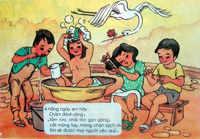Những lời trong cuốn sách cũng gợi nhớ một tuổi thơ nghèo khó với nhiều gia đình. Bạn Nguyễn Kiều Khanh chia sẻ: Kỷ niệm tuổi thơ lại về... Nhớ hồi lớp 1, cha mẹ nghèo chỉ mua được 1 bộ sách cho 2 chị em học chung.