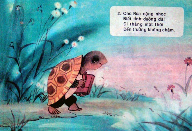 Cuối những năm 80, đầu 90, sách giáo khoa "đắt như vàng". Anh Tiến Minh (28 tuổi, Hà Nội) chia sẻ một bộ sách phải được 6-7 người sử dụng. Cứ đầu năm, anh lại bọc sạch sẽ, khi học cũng không dám viết gì vào sách để còn dành cho em gái kém 3 tuổi dùng lại.