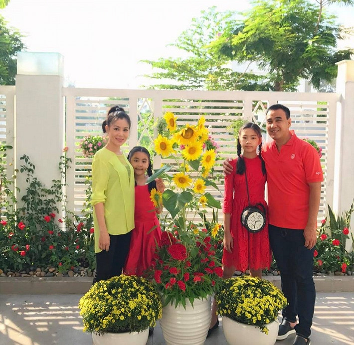 Dạ Thảo và Quyền Linh có hai công chúa đáng yêu là Lọ lem và Hạt Dẻ.