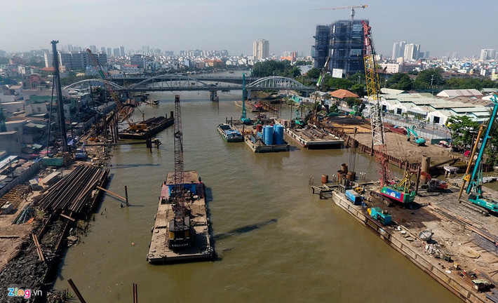 Cống Tân Thuận và 5 cống còn lại được thiết kế cho tàu thuyền qua lại bình thường thông qua khoang cửa van và âu thuyền của các cống sau khi dự án đi vào hoạt động.