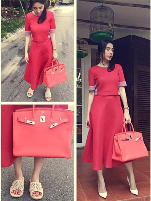 Bên cạnh hình ảnh gợi cảm khi diện váy áo sành điệu, ca sỹ Thủy Tiên từng khiến công chúng bất ngờ khi xuất hiện với đôi dép tổ ong giản dị. Đặc biệt, cô sử dụng phụ kiện này khi ăn mặc rất thời trang và xách túi hàng hiệu trị giá hàng trăm triệu đồng.