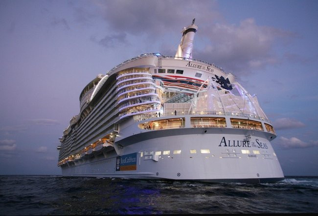 Allure of the Seas hoàn thành vào ngày 2/12/2008 tại xưởng đóng tàu STX Europe ở Turku, Phần Lan và hạ thủy vào tháng 11/2009.
