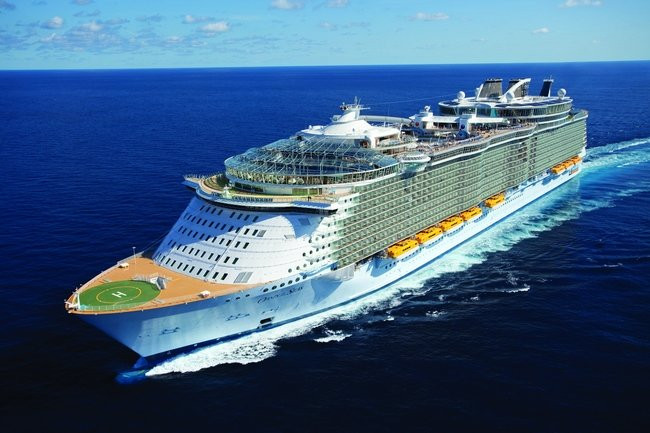 Oasis of the Seas dài kém Allure of the Seas gần 5cm và có đặc điểm y hệt so với Allure of the Seas.