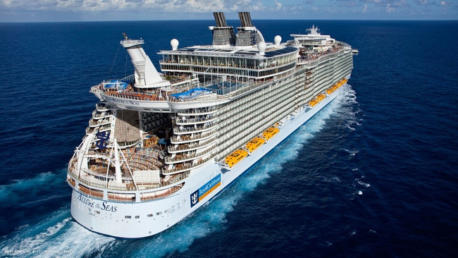 Allure of the Seas cũng là siêu du thuyền của hãng du lịch nổi tiếng Royal Caribbean International.