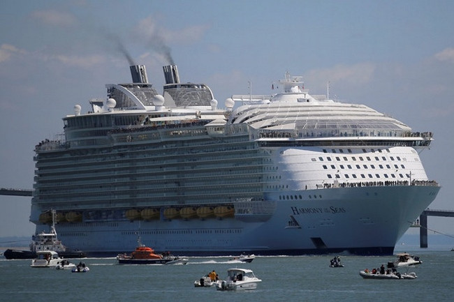 Harmony of the Seas là siêu du thuyền vừa được hạ thủy tại cảng Saint-Nazaire, nước Pháp.