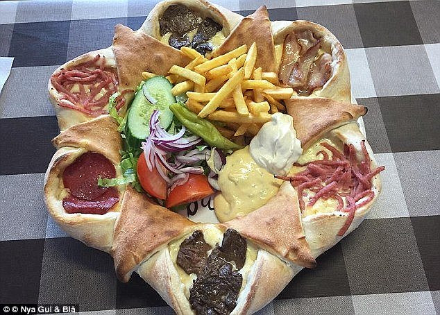 Bánh pizza hình ngôi sao. Đây là sản phẩm đến từ nhà hàng Nya Gul & Bla ở Pitea, Thụy Điển. Đầu bếp Halmat Givara đã chia lớp đế bánh thành những phần đều nhau, mỗi phần mang một hương vị riêng đến từ bít tết, thịt xông khói, xúc xích tiêu, salad, khoai tây chiên và các loại nước xốt khác đi kèm. Tất cả cùng kết hợp trong một chiếc bánh tạo nên một sự đột phá, đi ngược lại với các món pizza truyền thống.
