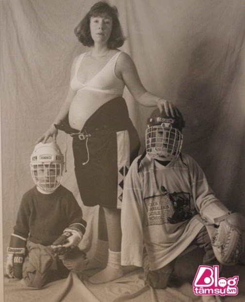 Đích thị là bà mẹ của đội bóng hockey.