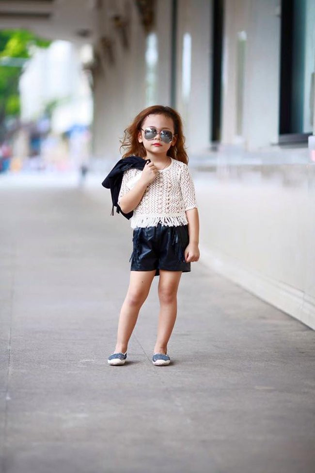 Gần đây, cô bé Nam Phương bất ngờ nổi tiếng với bộ ảnh thời trang đường phố "chất lừ".