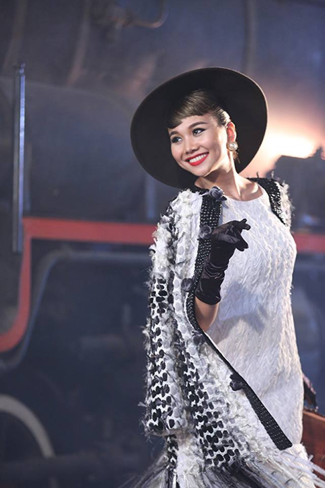 Giám khảo của Vietnam's Next Top Model - Thanh Hằng cũng không ngần ngại "hy sinh" vì nghệ thuật khi diện đồ đông giữa ngày hè trong mùa 7 vừa qua.