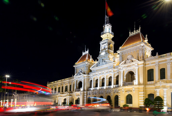 Trụ sở Uỷ ban nhân dân thành phố là một công trình kiến trúc cổ do người Pháp xây dựng từ hàng trăm năm trước. Trải qua thời gian, nó vẫn giữ được vẻ đẹp vốn có.