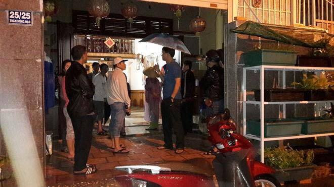 Cách hiện trường 500m, người dân vẫn cảm nhận được ảnh hưởng từ vụ nổ.