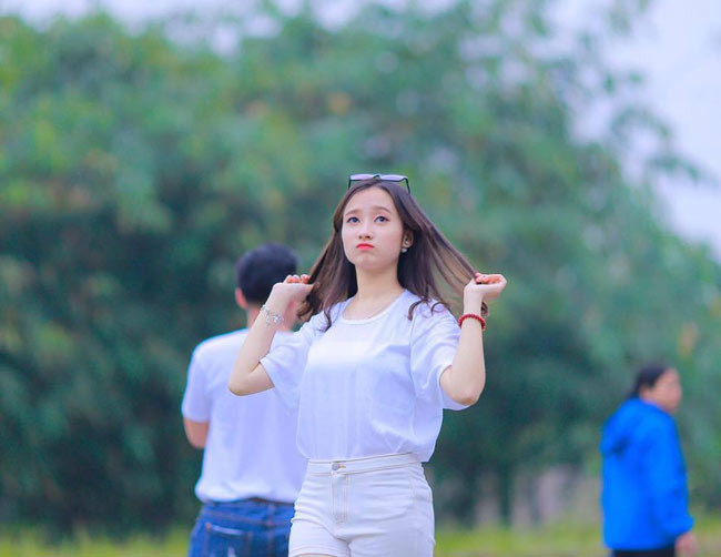 "Xem trận cầu hôm ấy buồn vui lẫn lộn, lúc sung sướng đến bùng nổ, lúc lại hụt hẫng tiếc nuối. Đúng là chỉ có bóng đá mới đem lại những cảm xúc như thế", Quỳnh Như chia sẻ.