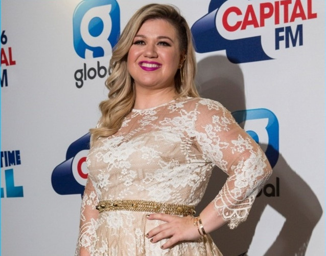 Mặc cho mọi người "trêu chọc" vì ngoại hình "quá khổ" của mình, Kelly Clarkson không tức giận hay chán nản vì điều đó mà ngược lại, sao Hollywood này thấy "vẫn rất tuyệt vời" và coi đó là những "lời nói đùa dễ thương".