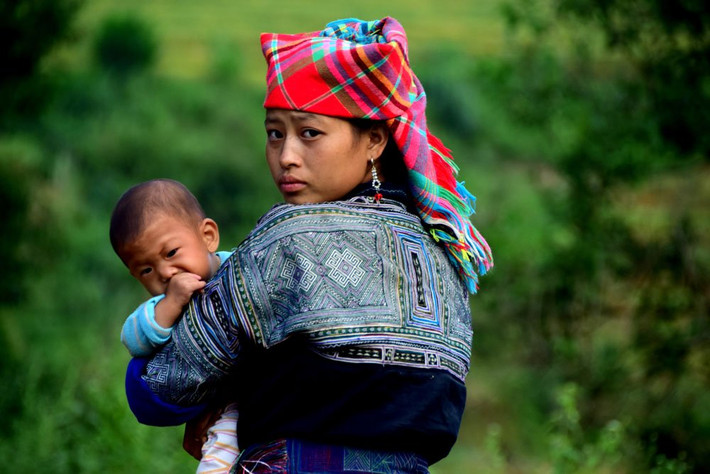 Tuy nhiên, điều ám ảnh tôi sau chuyến đi này là ánh mắt nhìn của một thiếu phụ trẻ tuổi.