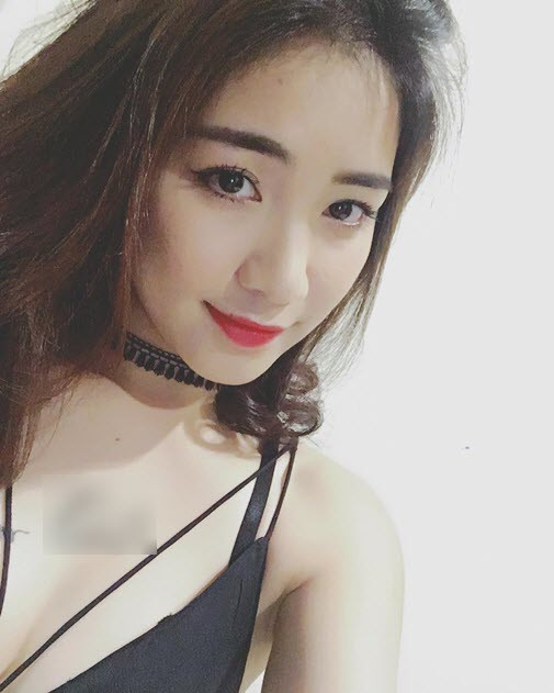 Chỉ vài ngày sau khi đăng tải status tâm trạng ám chỉ sự rạn nứt, giọng ca sinh năm 1995 đã được cộng đồng Facebook vạch cho kế hoạch xử lý dấu vết tình yêu. Nói gì đi nữa, đây quả thực là ca khó và khiến người ngoài cuộc vô cùng tò mò về thái độ sau này của Hòa Minzy.
