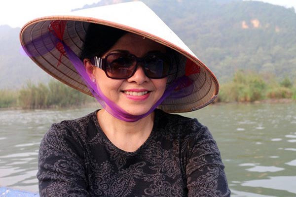 Bây giờ dù đã ở vào tuổi lên bà, bà Vương Nga vẫn giữ được nhan sắc mặn mà như thời trẻ.