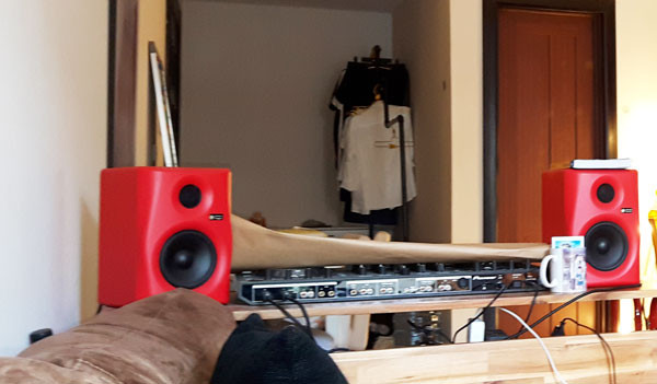 Góc riêng để Lin Jay làm DJ.