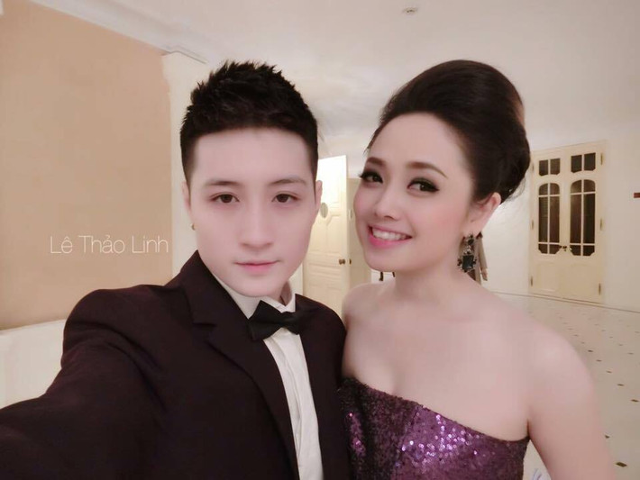 Chính thức công khai mối tình đồng tính với Lin Jay, MC xinh đẹp của VTV Ngọc Trang - người đã từng dẫn khá nhiều chương trình được yêu thích trên VTV… nhận được nhiều ý kiến trái chiều. Tuy nhiên, cuộc sống của MC Ngọc Trang không đảo lộn nhiều khi công khai chuyện này, chỉ có điều gia đình cô có chút không hài lòng vì họ có quan niệm "thôi thì ai biết đến đâu hay đến đó, không nên chia sẻ với báo đài".
