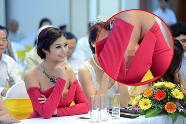 Ngọc Hân từng bị hớ hênh với áo trễ vai, thiết kế không tinh tế khiến chủ nhân đã bị lộ nội y và có hình ảnh không đẹp trước ống kính. Chưa kể, Ngọc Hân cũng bị soi nhược điểm ngực lép khi phải dùng dụng cụ độn khá lớn.