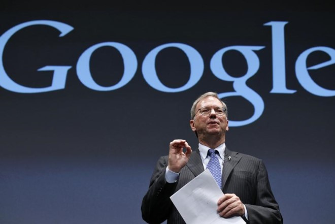 Eric Schmidt, Chủ tịch điều hành của Google, xây dựng nền tảng chuyên sâu về khoa học máy tính: Schmidt trải qua 6 năm tại Đại học California tại Berkeley để lấy bằng thạc sĩ và tiến sĩ. Năm 27 tuổi, ông trình làng các chương trình mạng máy tính và phát triển phần mềm phân phối quản lý.