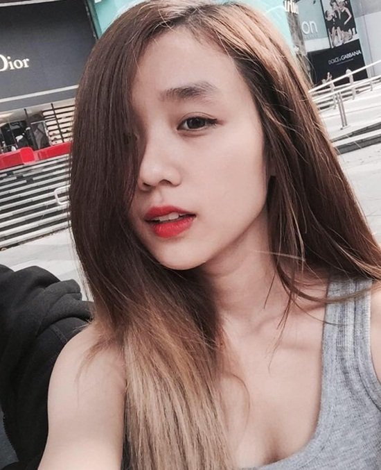 Là bạn gái của một ca sĩ trẻ được nhiều người yêu mến, Bảo Ngọc không tránh khỏi sự bối rối "nhưng mà thôi thì sau tất cả, tất cả ở phía trước vậy".