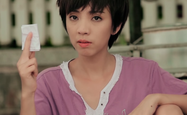 Chỉ sau 1 tuần phát hành, phim hài mới Quá nhanh, quá nguy hiểm đã nhanh chóng đạt được lượt xem kỷ lục. Hơn 1,5 triệu lượt xem và gần 6.000 lượt yêu thích và bình luận - những con số “khủng” minh chứng cho độ hot clip hài của Thu Trang.