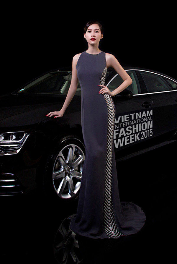 Tuy chỉ diện những trang phục có kiểu dáng cổ điển như đầm đuôi cá, váy New Look nhưng ở Đặng Thu Thảo luôn toát lên vẻ sang trọng, cuốn hút đậm nét khí chất, khiến người xem không thể rời mắt. Hiện, Đặng Thu Thảo cũng là một trong những gương mặt đắt show quảng cáo bậc nhất làng giải trí Việt mà gần đây nhất chính là đại sứ của một dòng xe hạng sang. Tuần lễ thời trang quốc tế Việt Nam (VIFW 2015) sẽ diễn ra từ ngày 14-18/10 tại Trung tâm Hội nghị Gem Center, TPHCM với sự tham gia của 20 NTK đến từ nhiều nước trên thế giới.