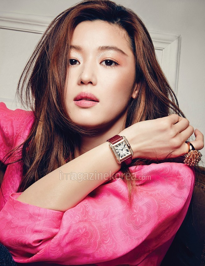 Sohu mới đây công bố Top những nghệ sĩ sở hữu nhan sắc đẹp nhất thế giới 2015. Jeon Ji Hyun là nữ diễn viên được đánh giá đẹp nhất.