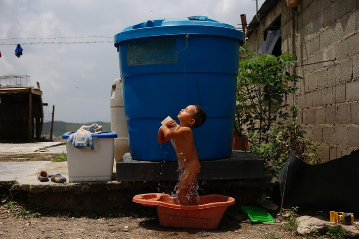 “Tôi không thể tìm thấy thuốc tránh thai. Tại chợ đen, nó rất đắt. Và hiện tại, bạn không thể tìm thấy những thứ đó nữa”, Yecsenis Ginez, 31 tuổi – người đã có một con trai và quyết định triệt sản, nói. Người phụ nữ này chia sẻ: "Tôi từng nghĩ tôi sẽ sinh 5 đứa trẻ. Thậm chí tôi đã nghĩ về những cái tên. Tuy nhiên, thật điên rồ nếu có thai trong thời điểm hiện tại".